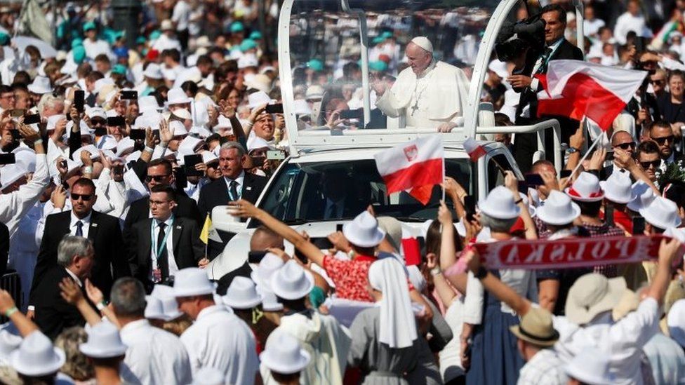 pope-warns-of-anti-semitism-as-he-visits-hungary