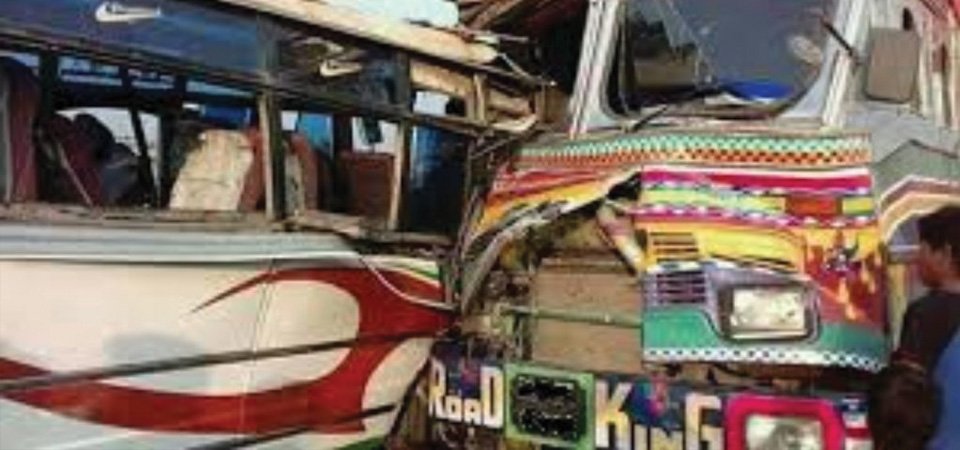 3-killed-24-injured-in-bus-truck-collision