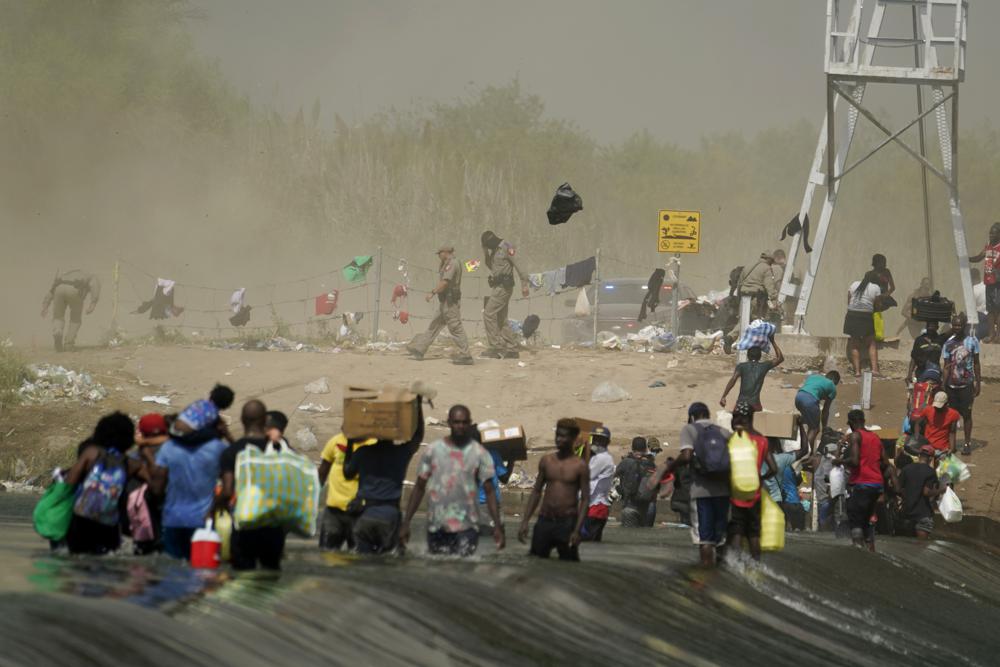 haitians-on-texas-border-undeterred-by-us-plan-to-expel-them