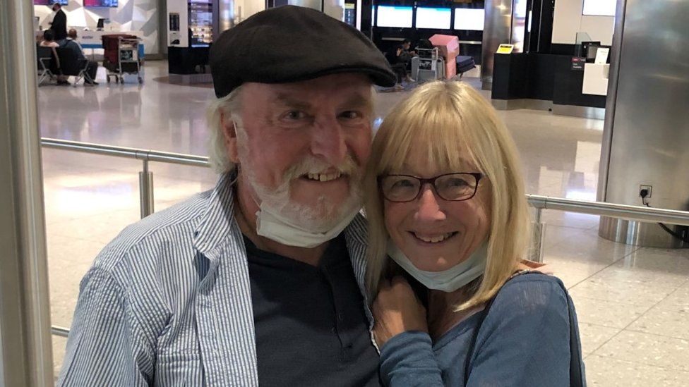 couple-separated-for-20-months-by-pandemic-reunited-at-heathrow
