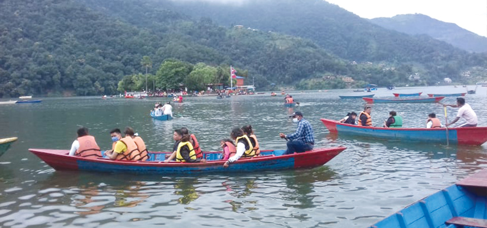 pokhara-bustles-with-domestic-tourists-in-dashain