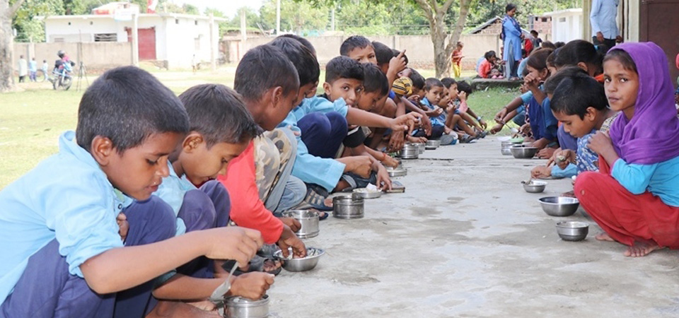 day-meal-programme-draws-more-students-to-banke-schools
