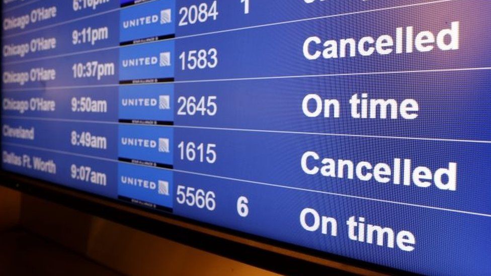omicron-surge-hits-hundreds-of-flights-in-us