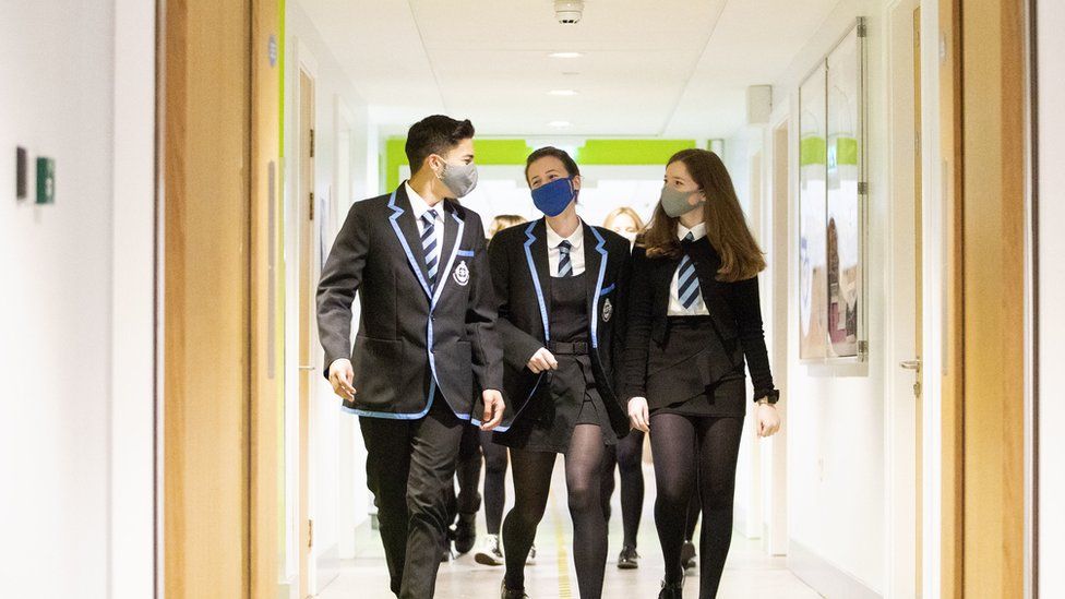 face-masks-to-be-worn-in-englands-classrooms