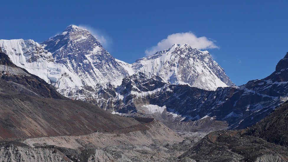 everests-highest-glacier-melting-fast-study-says