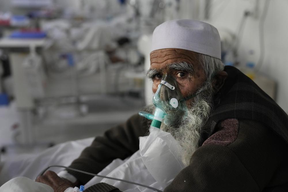 new-covid-wave-batters-afghanistans-crumbling-health-care