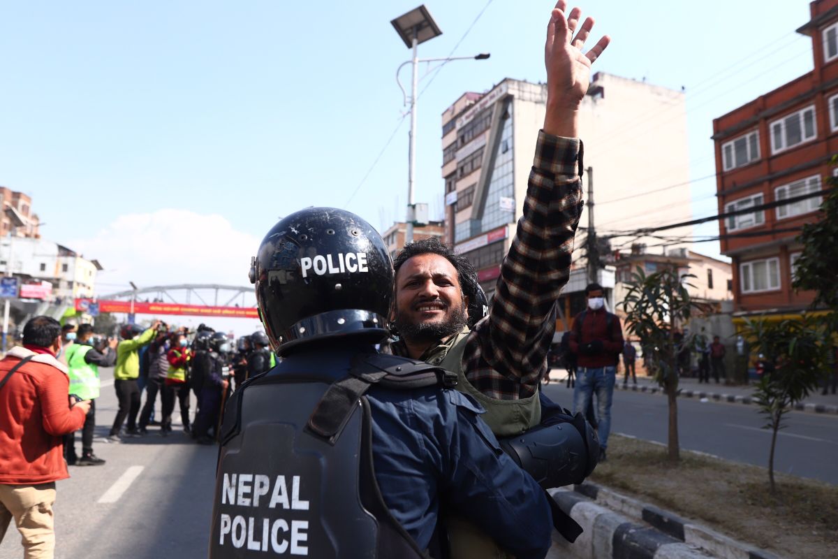 police-arrest-13-demonstrators-from-baneshwor