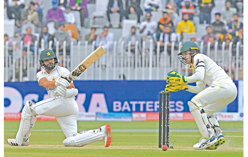 azhar-hits-daddy-hundred-pakistan-declare-on-476-4