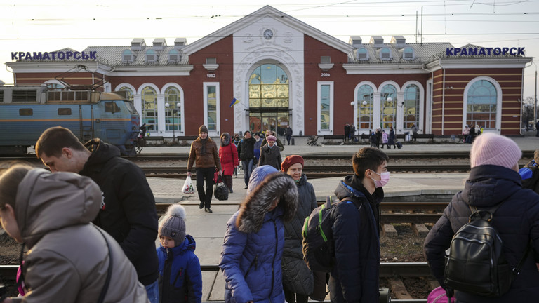 over-180000-civilians-arrive-in-russia-from-donbass-and-ukraine