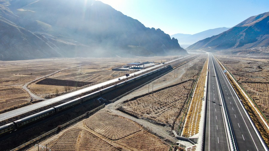 120000-km-of-roads-opened-in-tibet-in-2021