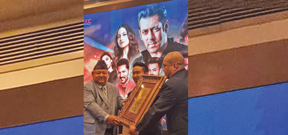 minister-ale-invites-bollywood-actor-salman-khan-to-nepal