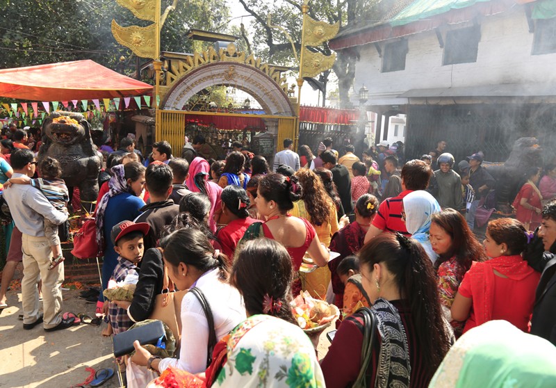 devotees-throng-goddess-shrines-across-the-country-to-observe-maha-astami