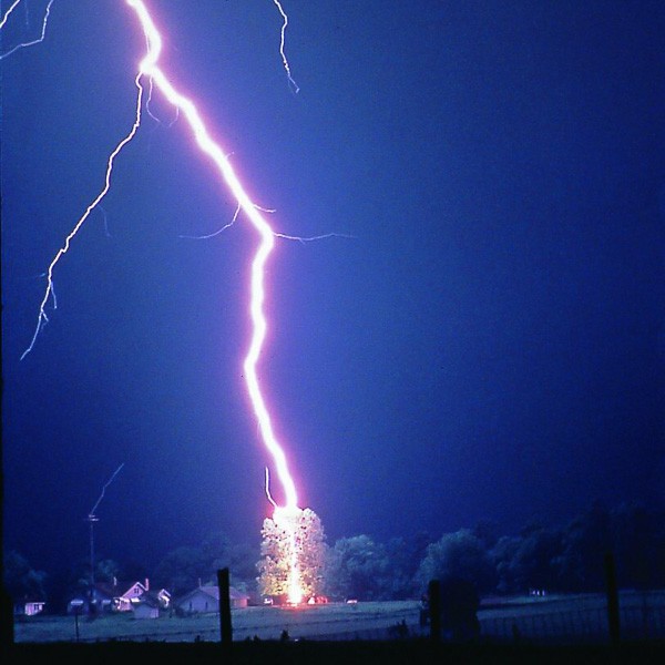 lightning-kills-one-in-parsa