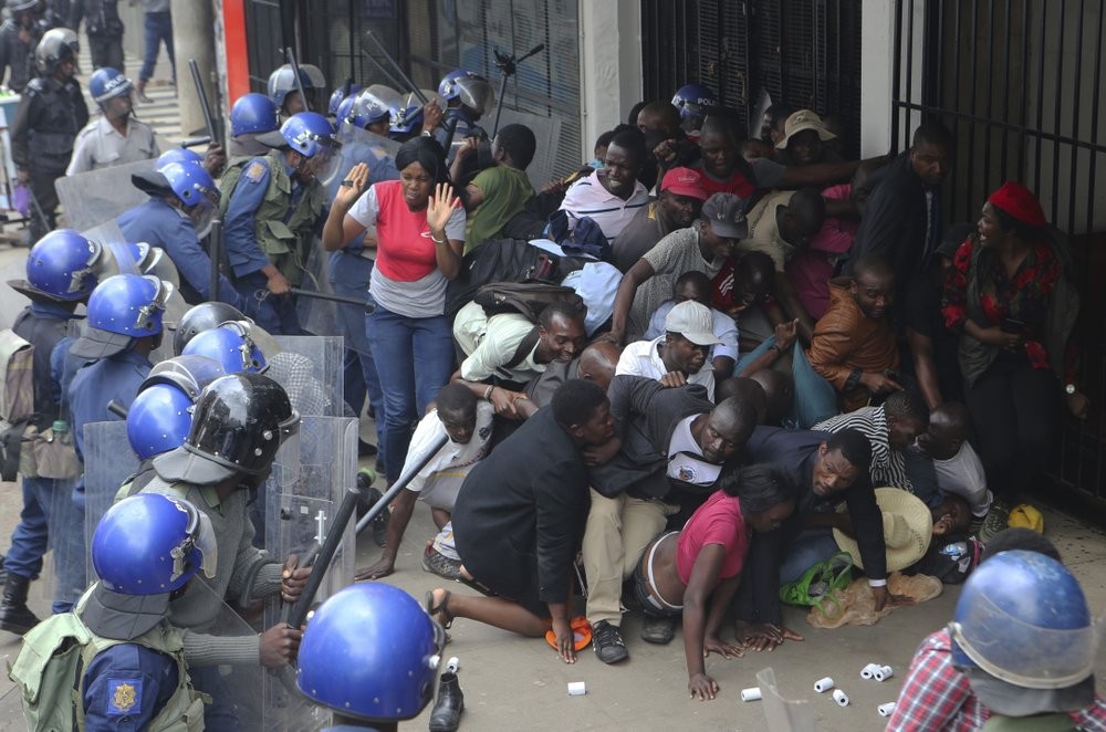 zimbabwe-police-fire-tear-gas-at-opposition-supporters