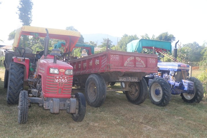 sand-and-tractors-seized