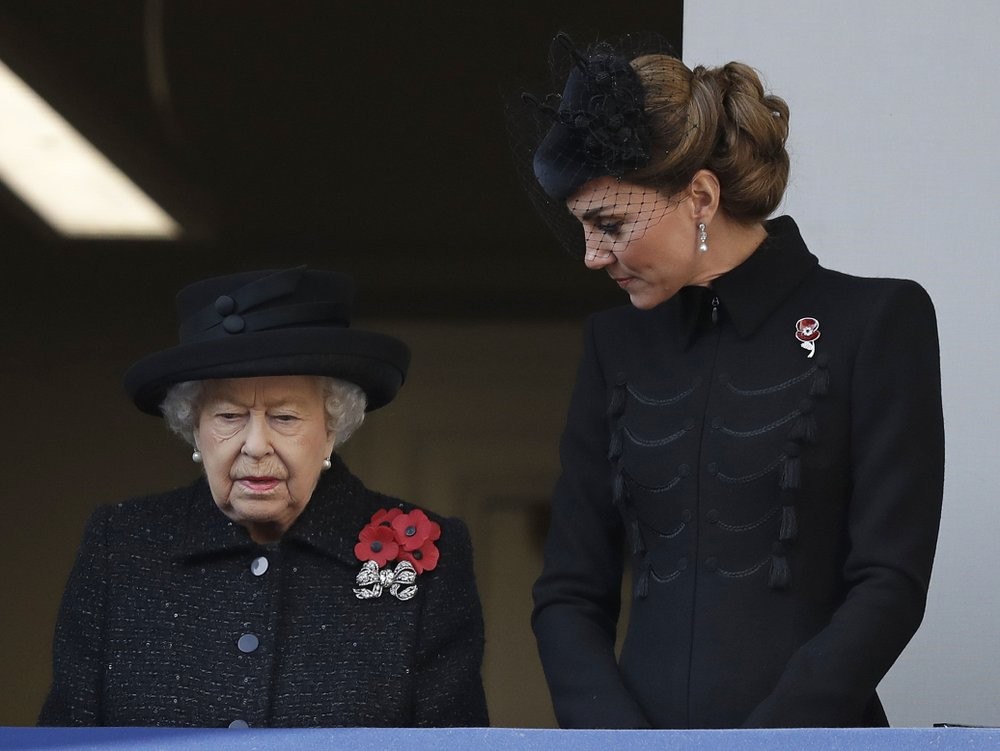 queen-politicians-out-in-force-as-uk-remembers-its-war-dead